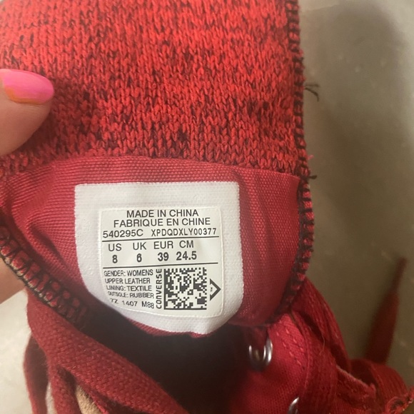 Converse - Picture 2 of 3